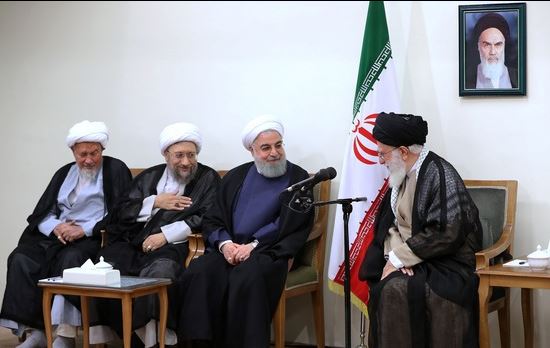 حضور حجت الاسلام والمسلمین روحانی رئیس جمهور در غیاب پشتوانه سیاسی اش آیت الله هاشمی در جلسه با رهبری